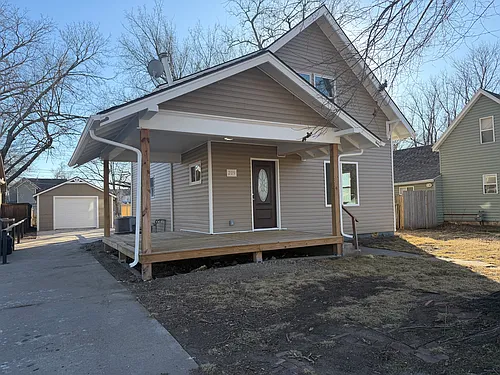 209 E Clark Ave Photo 1