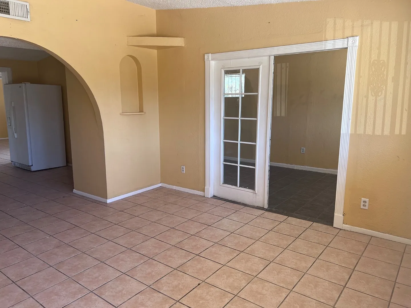 4537 Skylark — Photo 2