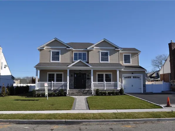 15 Eton Road, New Hyde Park, NY 11040