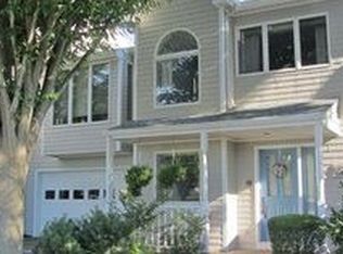 452 Paddock Ln, Bristol, RI 02809