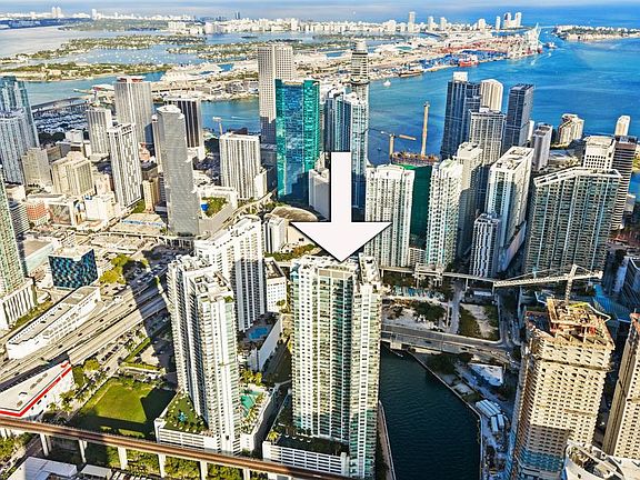 4th image of 92 SW 3rd St #1807