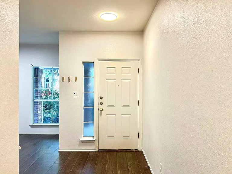 615 Settlement St — Photo 4
