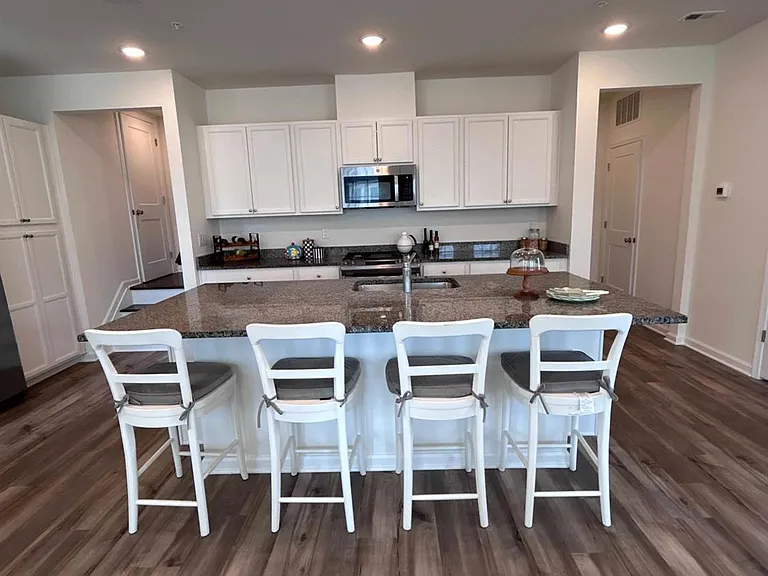 735 Station Rd — Photo 8