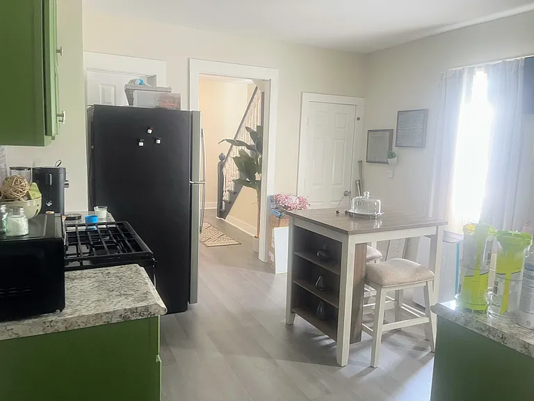 233 Valley St — Photo 2
