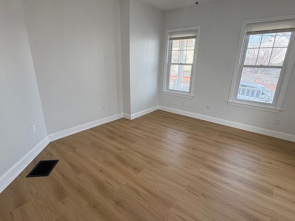 4th image of 26 Clement St Floor 1