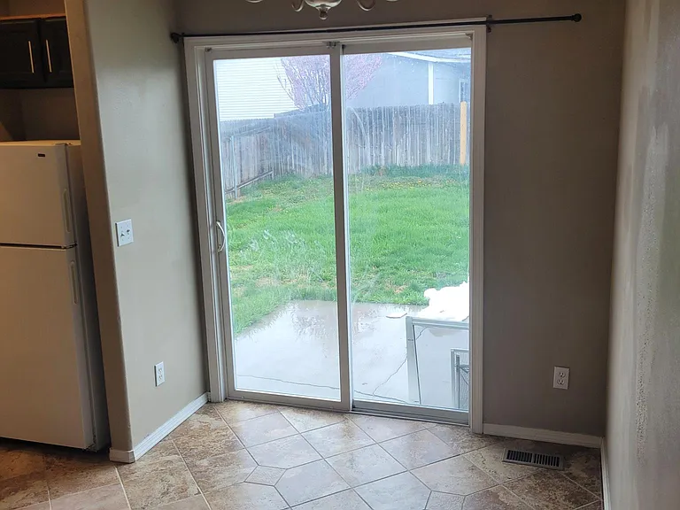 3907 Lexington St — Photo 5