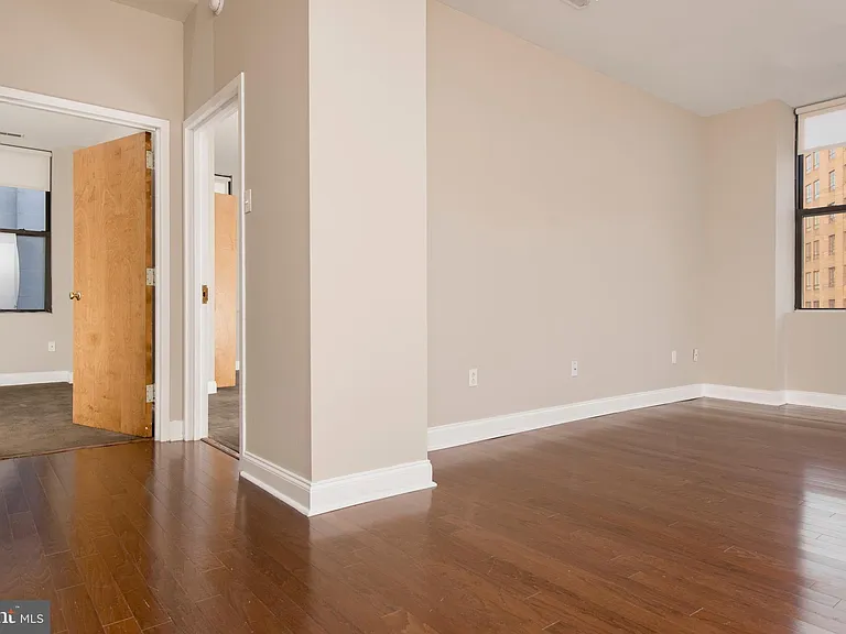 220-2 S 16th St #1002 — Photo 16