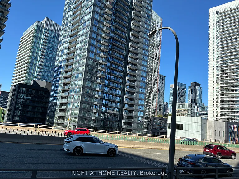 19 Bathurst St #605 — Photo 12