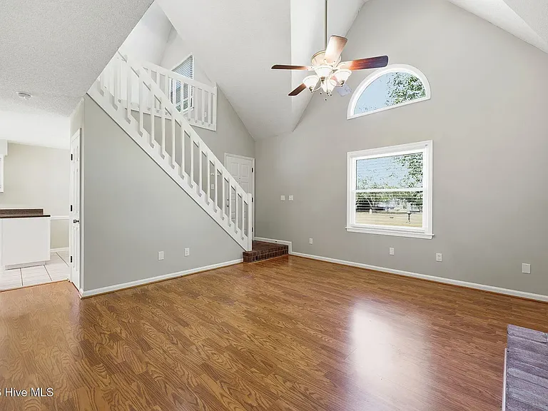 2117 Canyon Dr — Photo 35