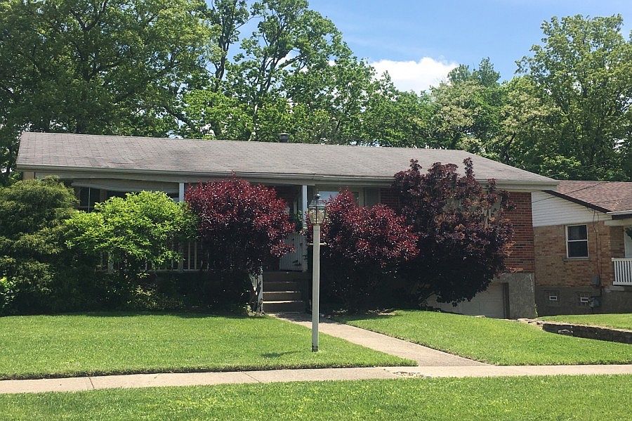 2nd image of 982 Fashion Ave