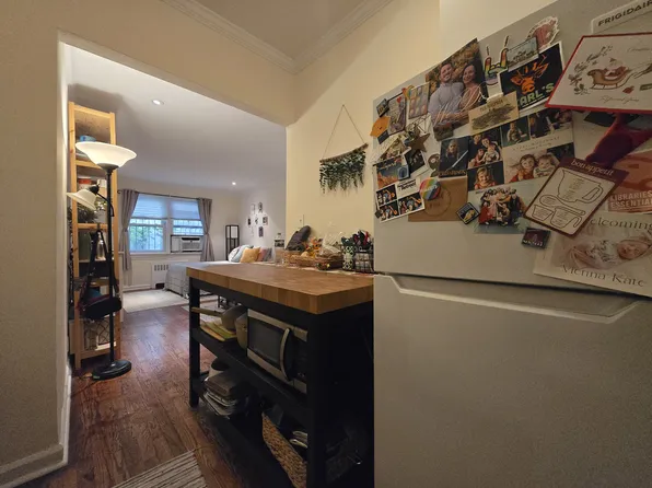 1378 Lexington Avenue image 4 of 9