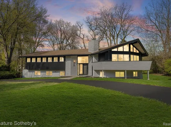 6895 Dublin Fair Rd, Troy, MI 48098