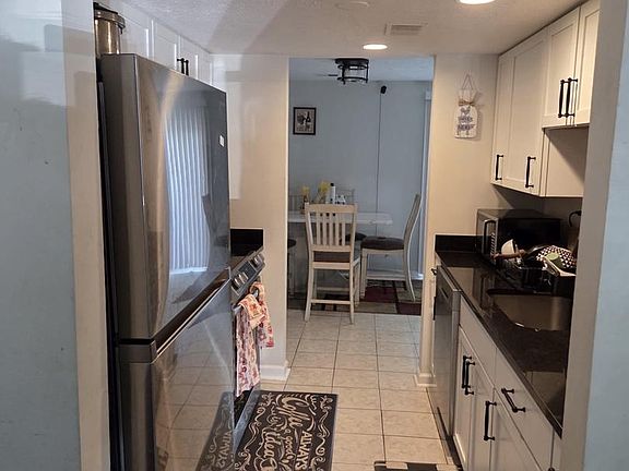 4th image of 8811 Vicksburg Ct