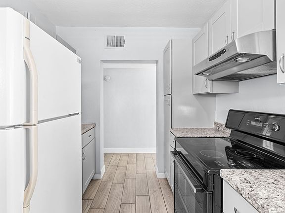 4th image of 547 E Belmont Ave