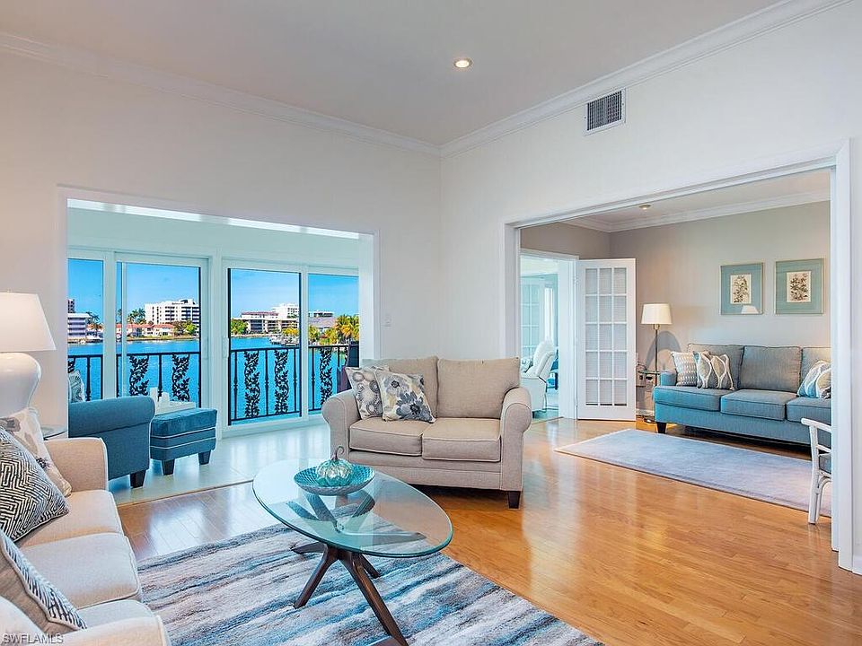 1st image of 383 Harbour DR #308