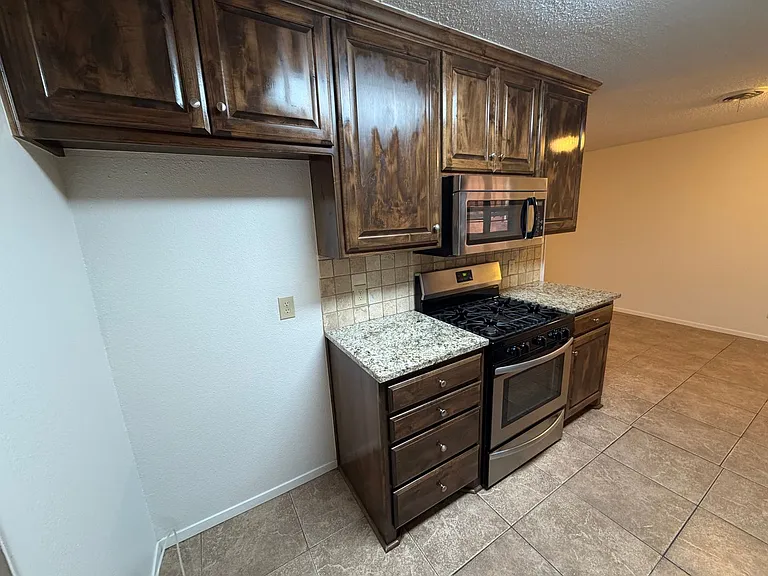 5003 Hall Ave — Photo 9