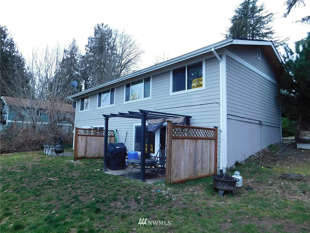 2602 2608 N Wycoff Avenue photo 1