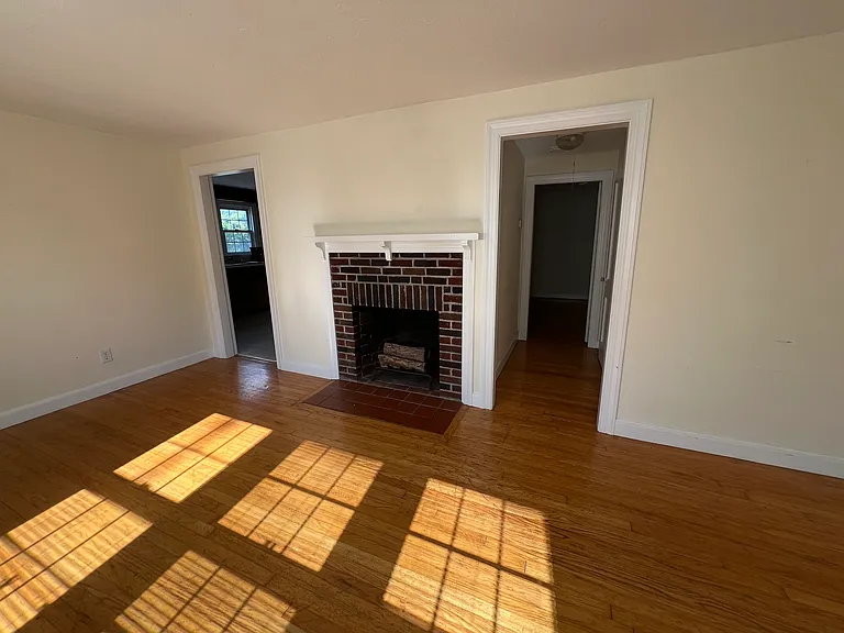 521 Burncoat St #1 — Photo 4