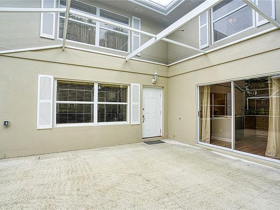 4th image of 2405 SW Danbury Ln