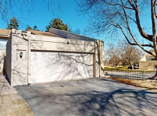 16006 Oak Plz, Omaha, NE 68130