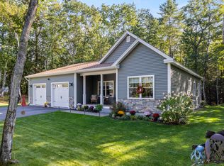 55 Somerset Pl, Topsham, ME 04086