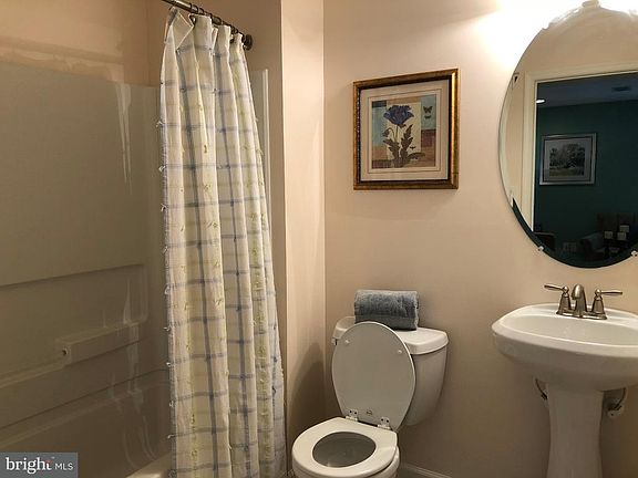 4th image of 462 Jacobsen Dr