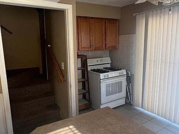 3rd image of 23148 Hoover Ave