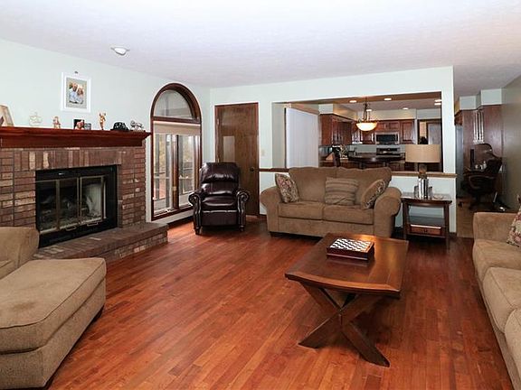 5th image of 1562 Rosewood Dr