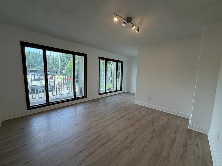 Flex Room (Office, Gym, Dinning Room, Bedroom)