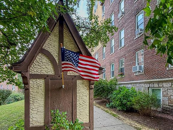 3rd image of 1428 Midland Avenue #3H