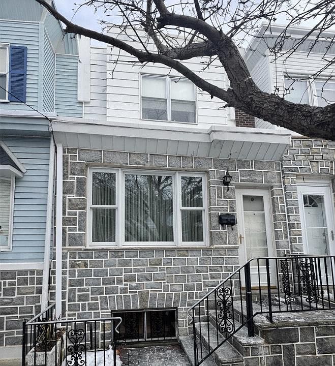 2nd image of 1725 Johnston St