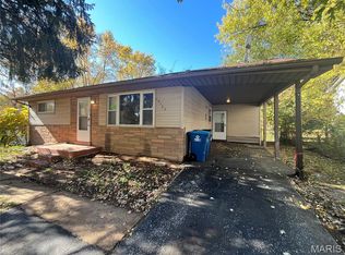 10125 Crown Point Dr, Saint Louis, MO 63136
