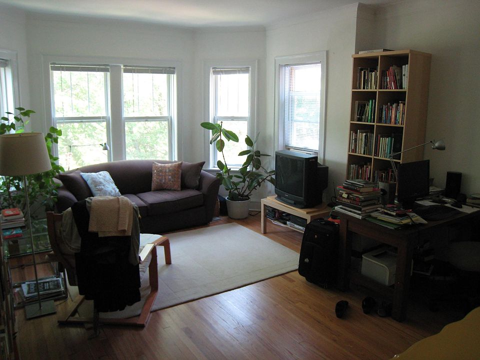 1st image of 4705 N Talman Ave Floor 3