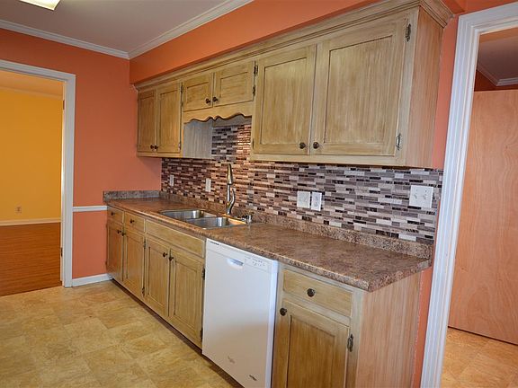 5th image of 758 Hart Dr