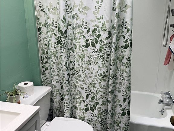 4th image of 155 Grant St