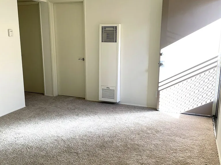 2638 Linden Ave #4 — Photo 3