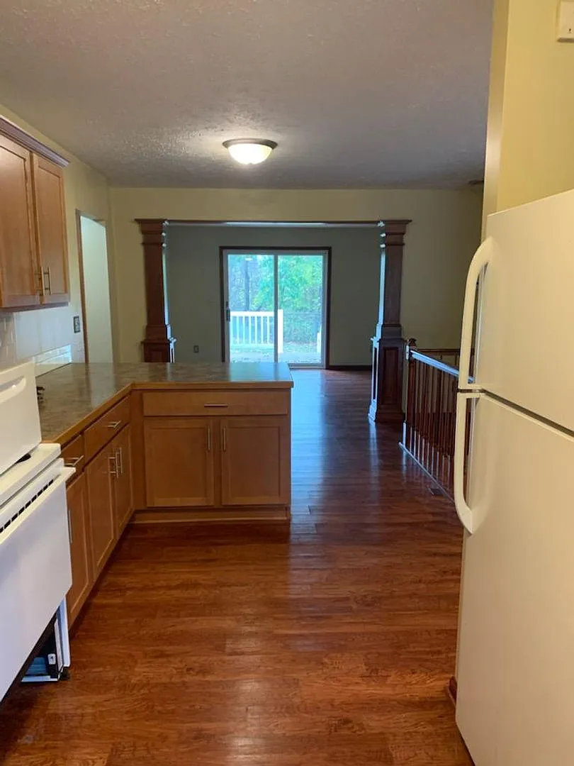Private 4 Bedroom 2 1/2 Bath House — Photo 4
