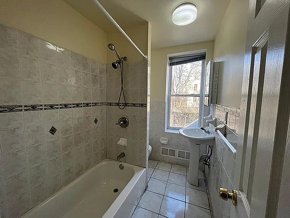 2nd image of 127 Palisade Ave #3