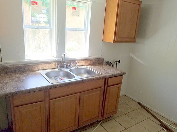 4th image of 504 Weed St