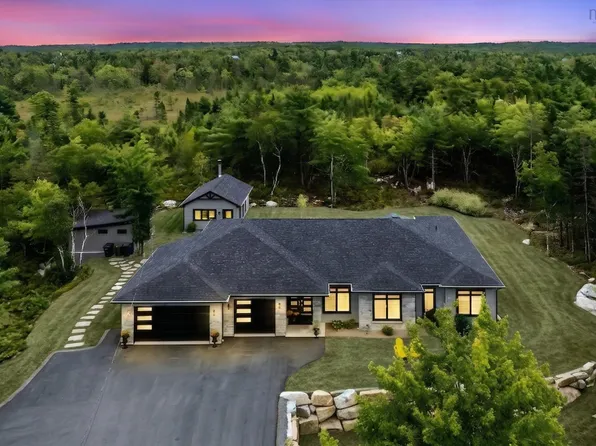 10 Hawkins Dr, Halifax, NS B3Z 1B6