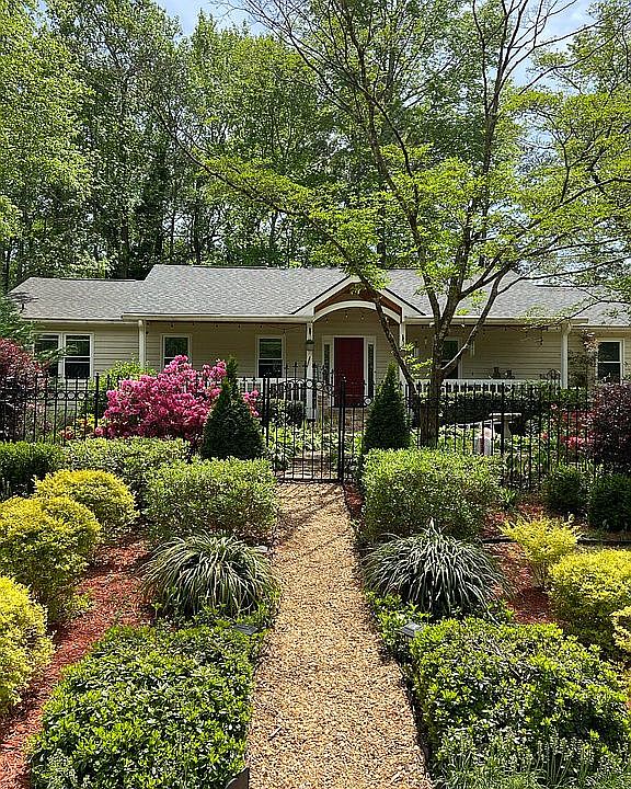 2nd image of 3367 Emory Dr