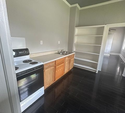 3rd image of 611 Forest St