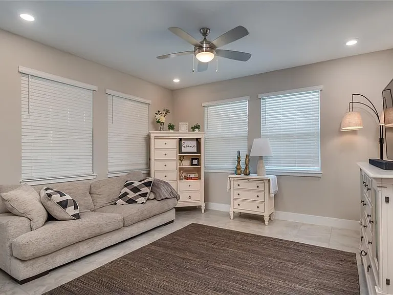 5333 NW 33rd Pl — Photo 16