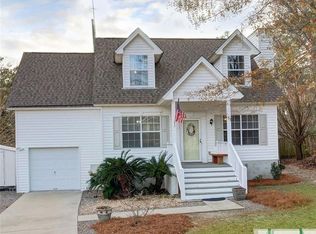 11 S Lake Dr, Savannah, GA 31410