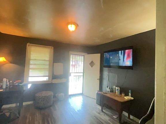 4th image of 2297 Dexter Ave