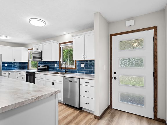 5th image of 1912 E Sylvan Cir