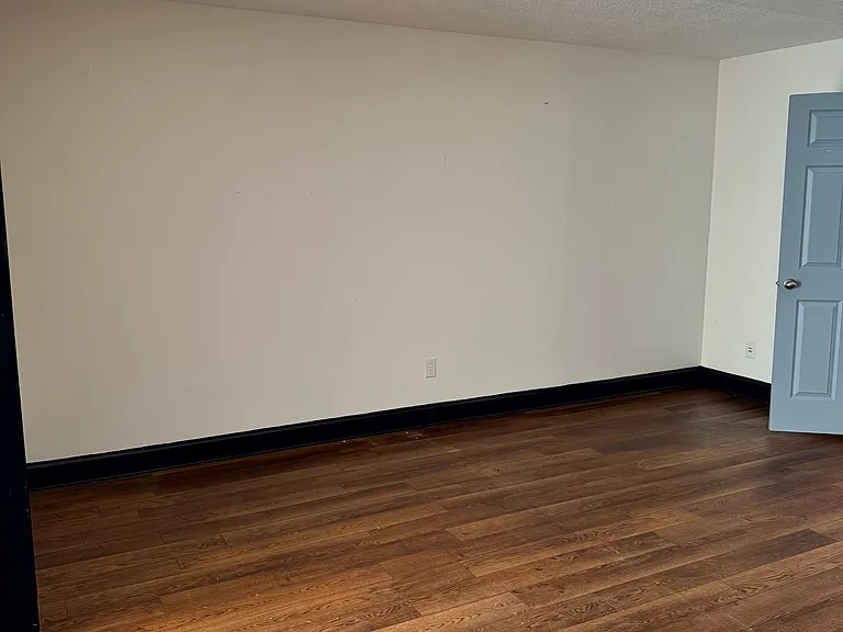 1870 Hart St #8 — Photo 3