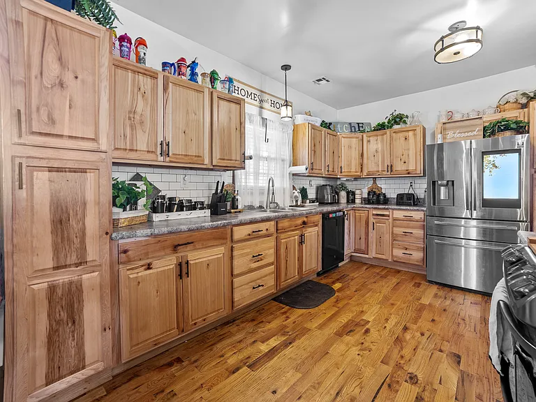 49044 W Highway 66 — Photo 11