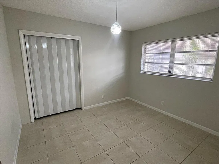 5420 SW 25th Ave — Photo 10