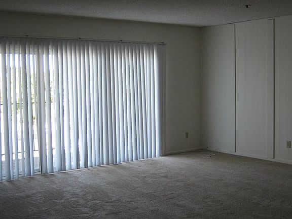 4th image of 1830 Thomas Ave Unit 4E